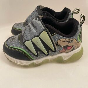 Universal Studios Jurassic World toddler athletic light-up sneakers 9